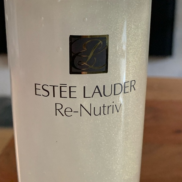 Estée Lauder - Picture 2 of 4